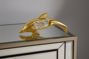 Goudkleurige Dolfijn met Swarovski-stijl Kristallen – Luxe Decoratie met Zuignap