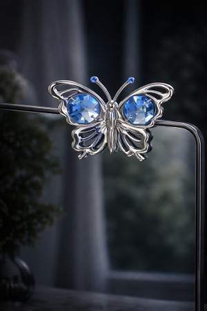 	 Zilveren Vlinder met Blauwe Kristallen – Luxe Decoratie klein